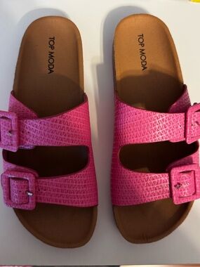 Women’s size 9 hot pink Top Moda 2 strap sandals EUC. Cork bottom